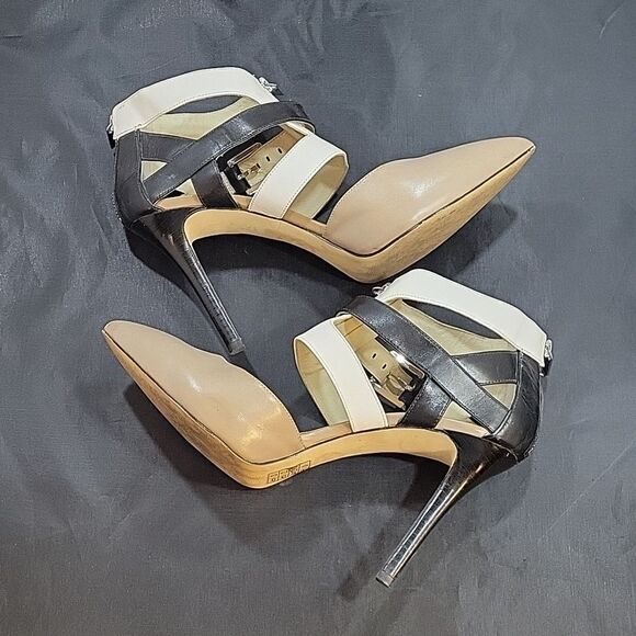 MICHEAL MICHEAL KORS ANKLE  WOMEN"S BOOT - Picture 8 of 16